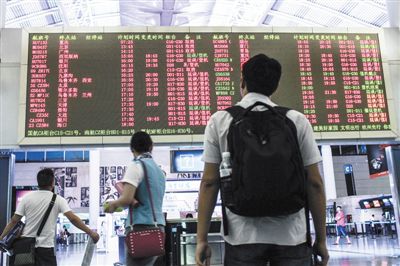 26日，杭州蕭山機(jī)場(chǎng)，航班大面積延誤。圖/CFP