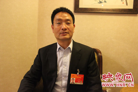 全國(guó)人大代表、輝縣市張村鄉(xiāng)裴寨社區(qū)黨總支書記裴春亮