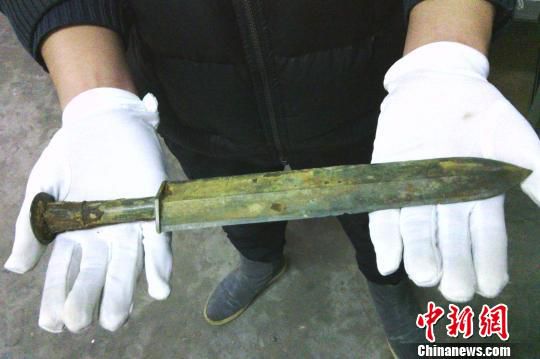 河南發(fā)掘戰(zhàn)國至東漢墓葬群 出土罕見青銅劍、戈（圖）