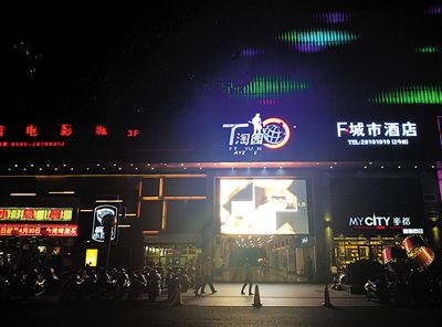 徐鋼在泉州市委書記任上將與他交往密切的商人引入泉州古城區(qū)開發(fā)文化創(chuàng)意產(chǎn)業(yè)。