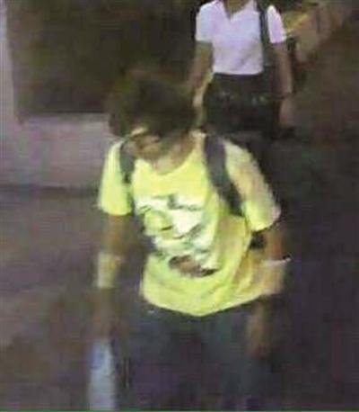 據(jù)泰國媒體報(bào)道，警方目前已鎖定曼谷17日爆炸嫌疑人。