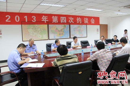 7月4日，河南省公安廳高速交警總隊聯(lián)合有關部門，對9家多次違法的企業(yè)所屬車輛嚴重違法情況進行通報。