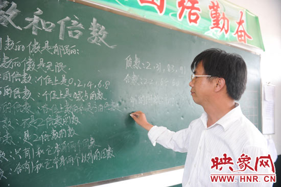 王格現(xiàn)在給5年紀(jì)的孩子們上課。