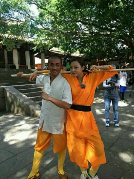 這些參加節(jié)目的女星當(dāng)中既有歌手，又有演員，都是時(shí)尚年輕且受歡迎的女星。