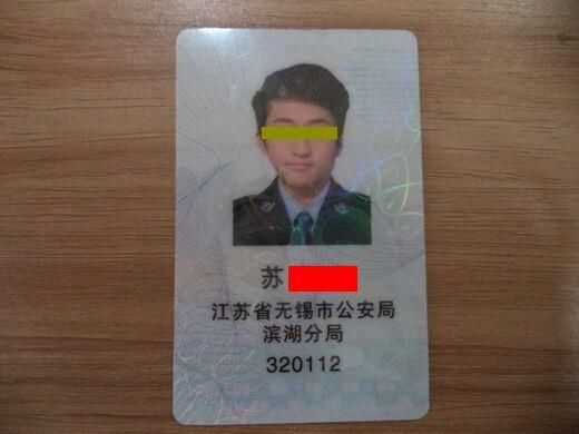 男子制作假經(jīng)查證在酒吧執(zhí)法。