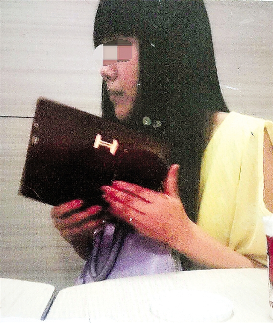 小王的女朋友小劉。