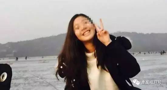 17歲高中男生教室里掐死女同學(xué)，被訴故意殺人和強(qiáng)奸