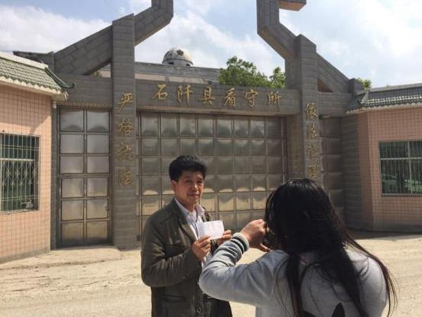 陳全松父親給看守所中的兒子交生活費(fèi)。