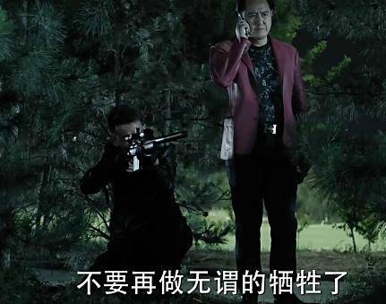《人民的名義》原著小說有這么一段：趙瑞龍要找殺手殺了侯亮平，結果趙瑞龍的三姐發(fā)話：侯亮平要是死了趙瑞龍也要死!這就說明了大boss趙立春沒把握在侯死后的各方反應中護住兒子趙瑞龍，因此，這就告訴了讀者，侯亮平的背景絕對不比趙立春差!