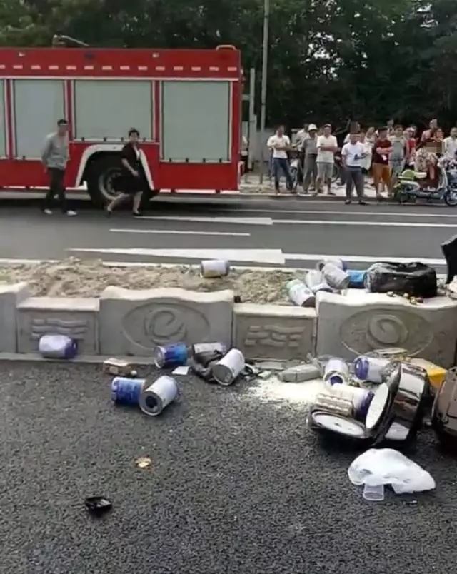 不值！小車四腳朝天司機身亡 死者只為偷幾罐奶粉