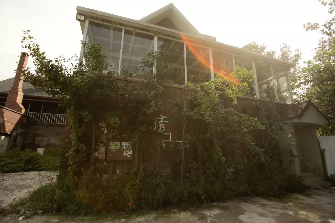 ▲失戀博物館位于北京市通州區(qū)宋莊鎮(zhèn)的一個重創(chuàng)空間內(nèi)，這里是一個藝術(shù)家集聚區(qū)。