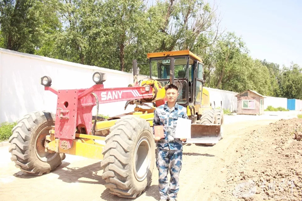 空軍找上藍翔技校聯(lián)合培訓(xùn)：為的就是挖掘機