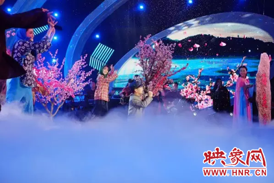 村長(zhǎng)大春演唱《一剪梅》 村長(zhǎng)大春演唱《一剪梅》