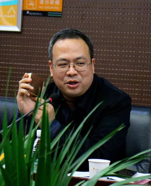 看看上面這位，就是我們1066最紅的男人——付總。
