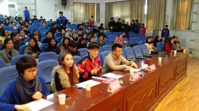 是不是很想讓Seven為你舉牌？