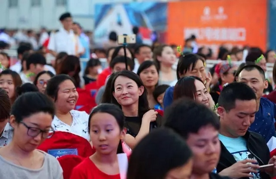 正是你們的笑容，才讓我們有了繼續(xù)前行的動力，哪怕風(fēng)雨兼程。