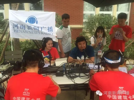 直播間被圍觀群眾包圍啦，是不是沒有看過我們的直播？