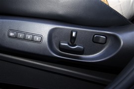 新款馬自達CX-9主駕座椅控制鍵