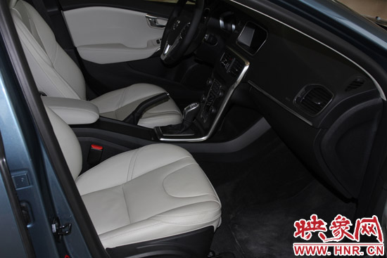 跑車化座椅設(shè)計(jì)