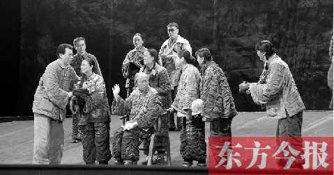 6月1日晚，話劇《紅旗渠》在重慶梁平縣會(huì)議中心隆重上演
