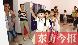 成長訓(xùn)練營面試在東方今報發(fā)行中心舉行。圖為面試現(xiàn)場