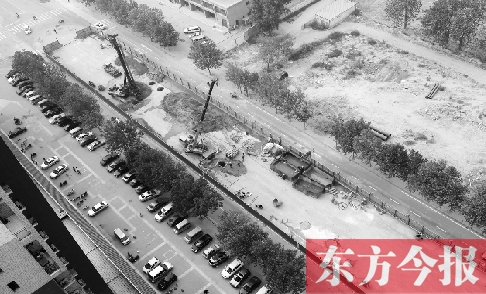 鄭州市隴?？焖俾方ㄔO(shè)已經(jīng)開工，昆侖路與華山路之間的道路已經(jīng)封閉