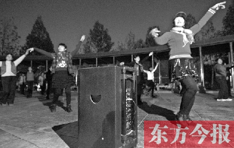 做到既讓跳舞的人有地方，又不影響他人休息，這才是化解矛盾的根本出路