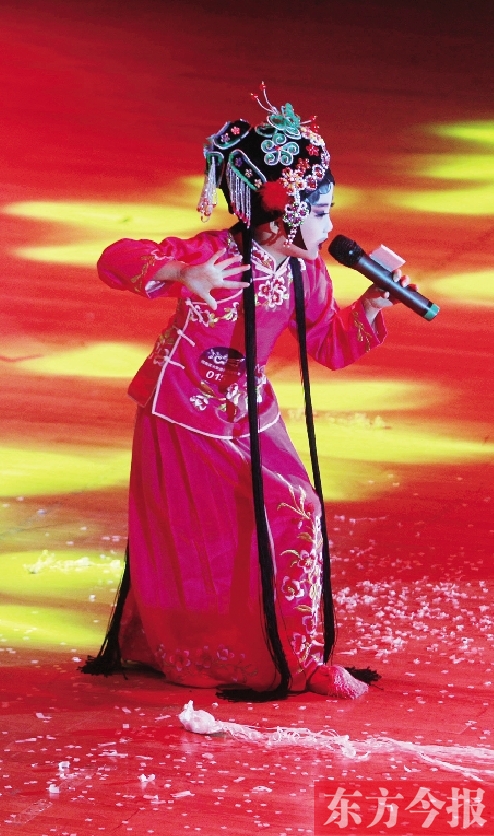 11月16日，《非常6+1》河南區(qū)總決賽現(xiàn)場，入圍選手們上演了一場精彩的比賽