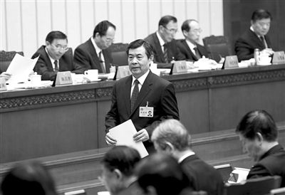 昨日，《消費(fèi)者權(quán)益保護(hù)法》修正案草案首次提交全國人大常委會(huì)審議，全國人大常委會(huì)法制工作委員會(huì)主任李適時(shí)作關(guān)于消費(fèi)者權(quán)益保護(hù)法修正案草案的說明。