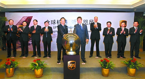 10月8日，美國聯(lián)合包裹公司（UPS）鄭州－美國阿拉斯加安克雷奇市貨運(yùn)新航線開通儀式在鄭州舉行