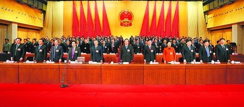 4月2日上午，河南省第十二屆人民代表大會(huì)第二次會(huì)議在莊嚴(yán)的國(guó)歌聲中閉幕。記者 郭宇 董亮 攝