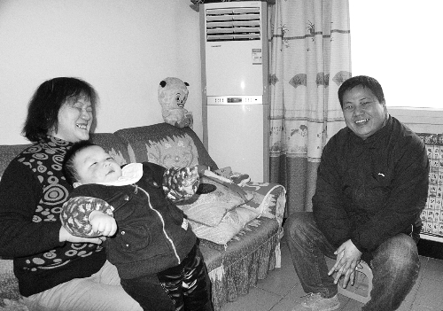 恩人找到了、飯碗保住了，張新明（右）與原竹青都開心地笑了。