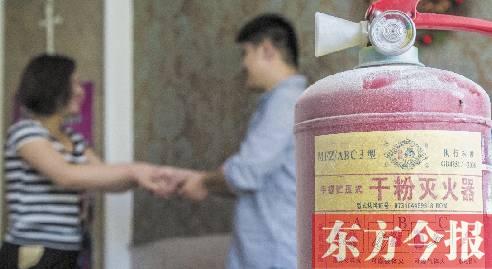 住戶對張海（右）很是感激