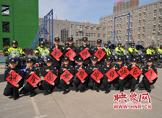 巾幗不讓須眉！鄭州女警蒙眼拆裝手槍不到一分鐘