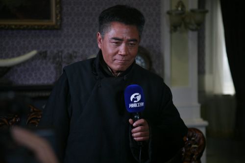 陳寶國(guó)接受河南衛(wèi)視專訪。