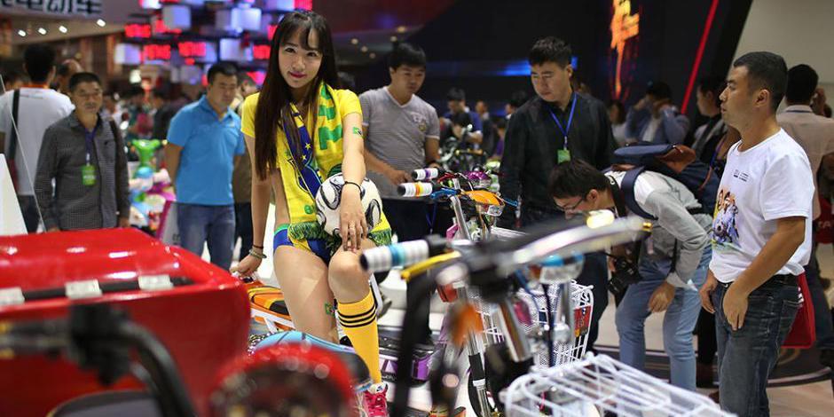 模特?fù)屟劢K國際自行車電動(dòng)車交易會