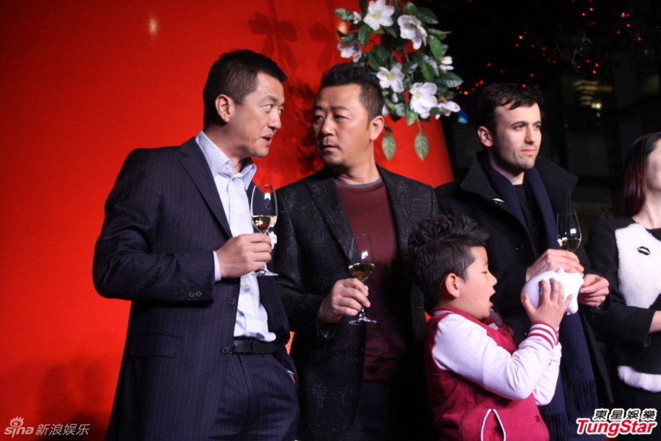 李亞鵬、郭濤父子相活動