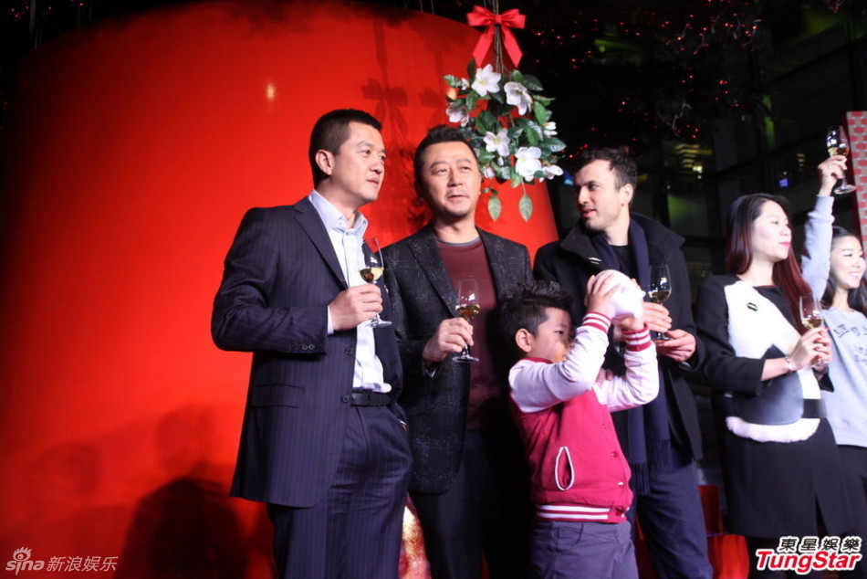 李亞鵬、郭濤父子相活動