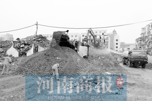 建筑垃圾粉碎再利用記者 鄧萬(wàn)里/攝