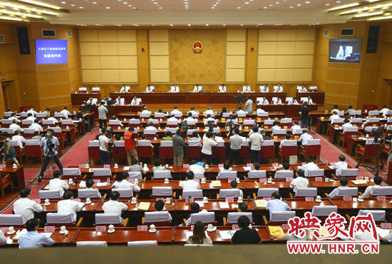 7月29日下午，河南省十二屆人大常委會(huì)第九次會(huì)議召開關(guān)于職業(yè)教育專題詢問會(huì)。