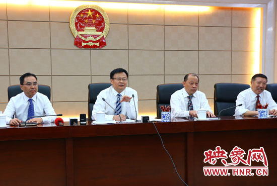專題詢問會(huì)結(jié)束后，省人大組織召開記者提問會(huì)。