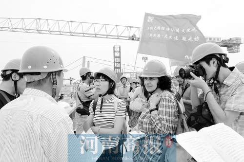 國內(nèi)外記者聚焦河南交通建設(shè) 國內(nèi)外記者聚焦河南交通建設(shè)