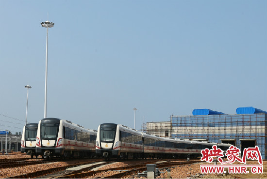 選擇地鐵出行，已經(jīng)是不少鄭州市民的首選
