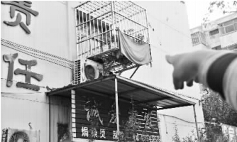 發(fā)生矛盾的一二樓鄰居，喇叭就安裝在二樓窗口。