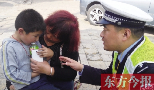 昨日，5歲的男孩獲救后，向民警講述被拐經過。