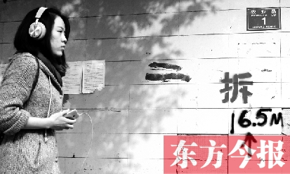 昨日，東方今報記者走訪農(nóng)業(yè)路沿線，看見“拆”字已上墻