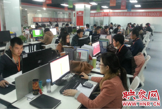 河南省電子商務(wù)產(chǎn)業(yè)園里，電商運(yùn)營(yíng)商河南杰夫成交3500萬元，其中淘寶河南館占了七成。