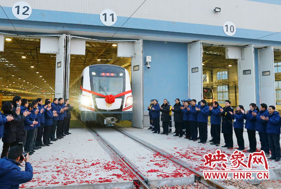 2013年12月28日鄭州地鐵第一班車發(fā)車。