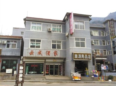今年，胡萬林涉嫌非法行醫(yī)的地點，就在這座農(nóng)家賓館內(nèi)。