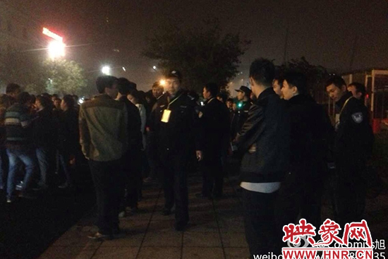11月1日深夜，鄭州鄭東新區(qū)夜總會(huì)“皇家一號(hào)”被查處。網(wǎng)友供圖